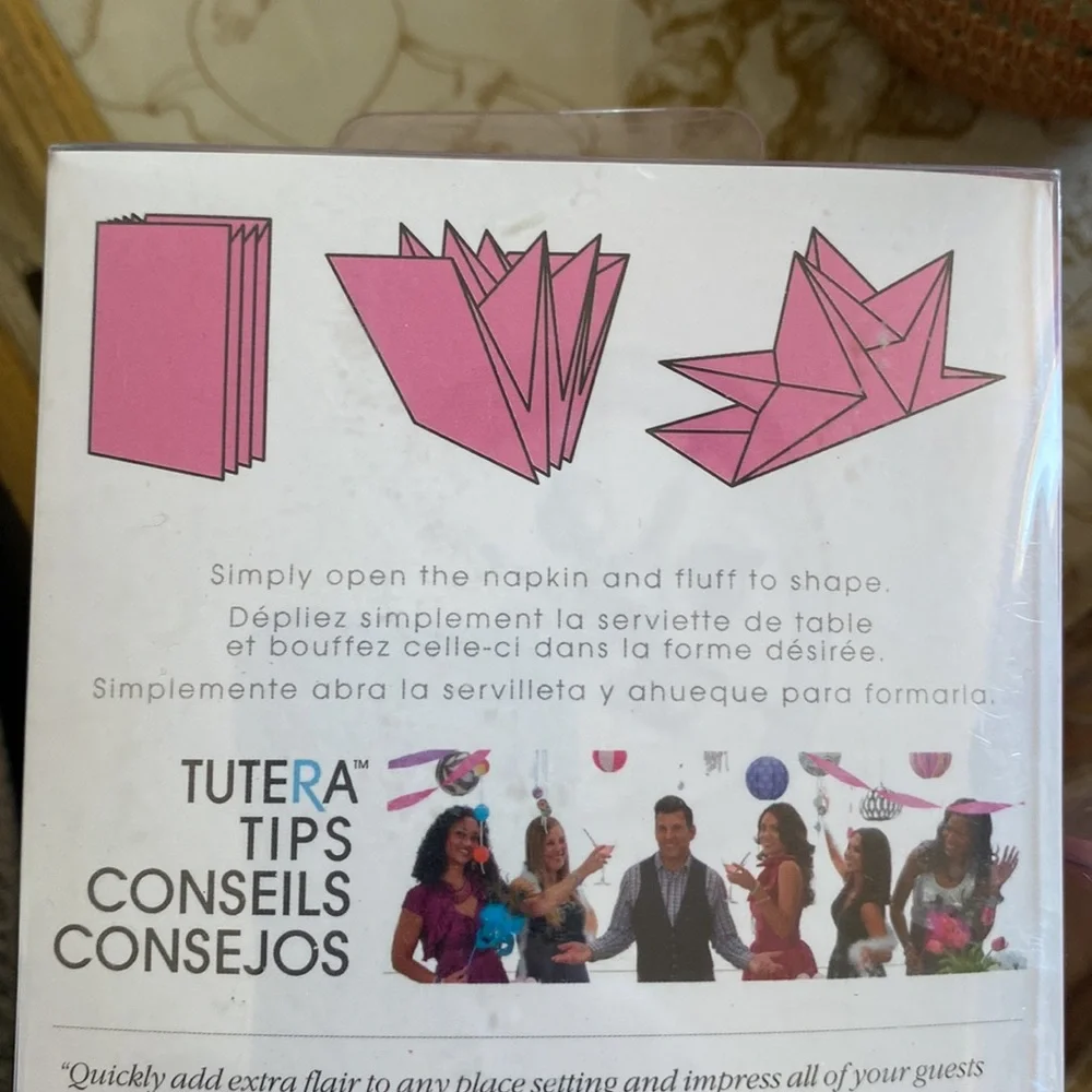 NEW WITH TAGS David Tutera Pre-Folded Pink Napkins—2 Pkg
